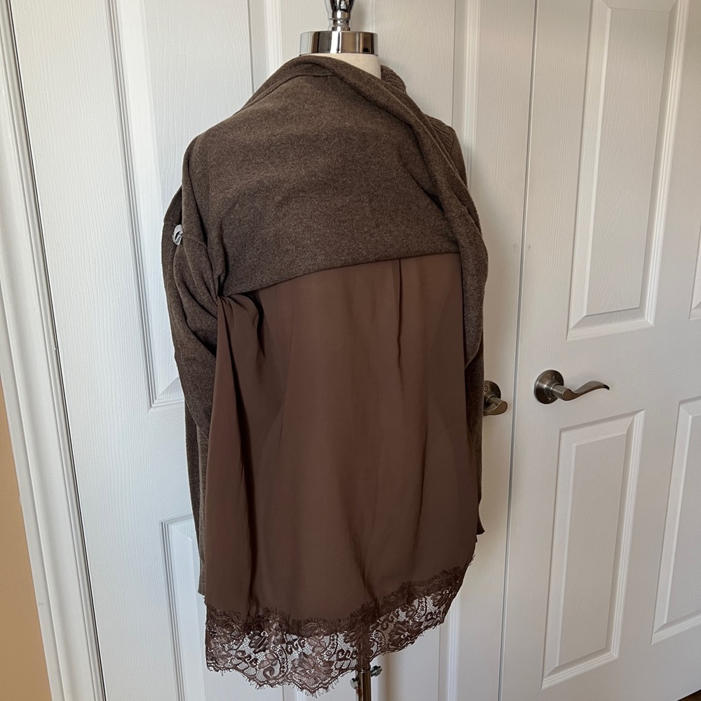 Layered knit with lace camisole - Picture 2 of 4